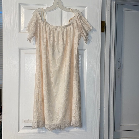Ultra Flirt White lace shift Dress w cold shoulder